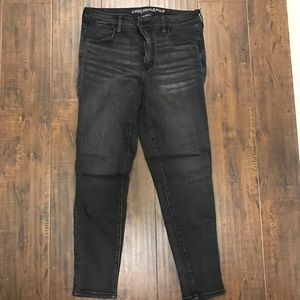 American Eagle High Wasted Jeans